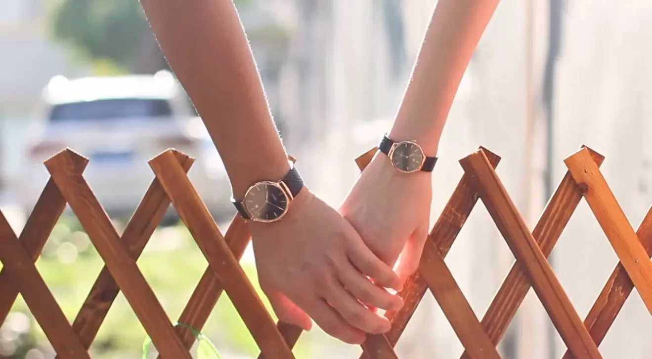 JIUSKO Couple's Quartz Watch Set – Sapphire Crystal, Stainless Steel Mesh Band, Quartz Movement (Black) OverflyEyki