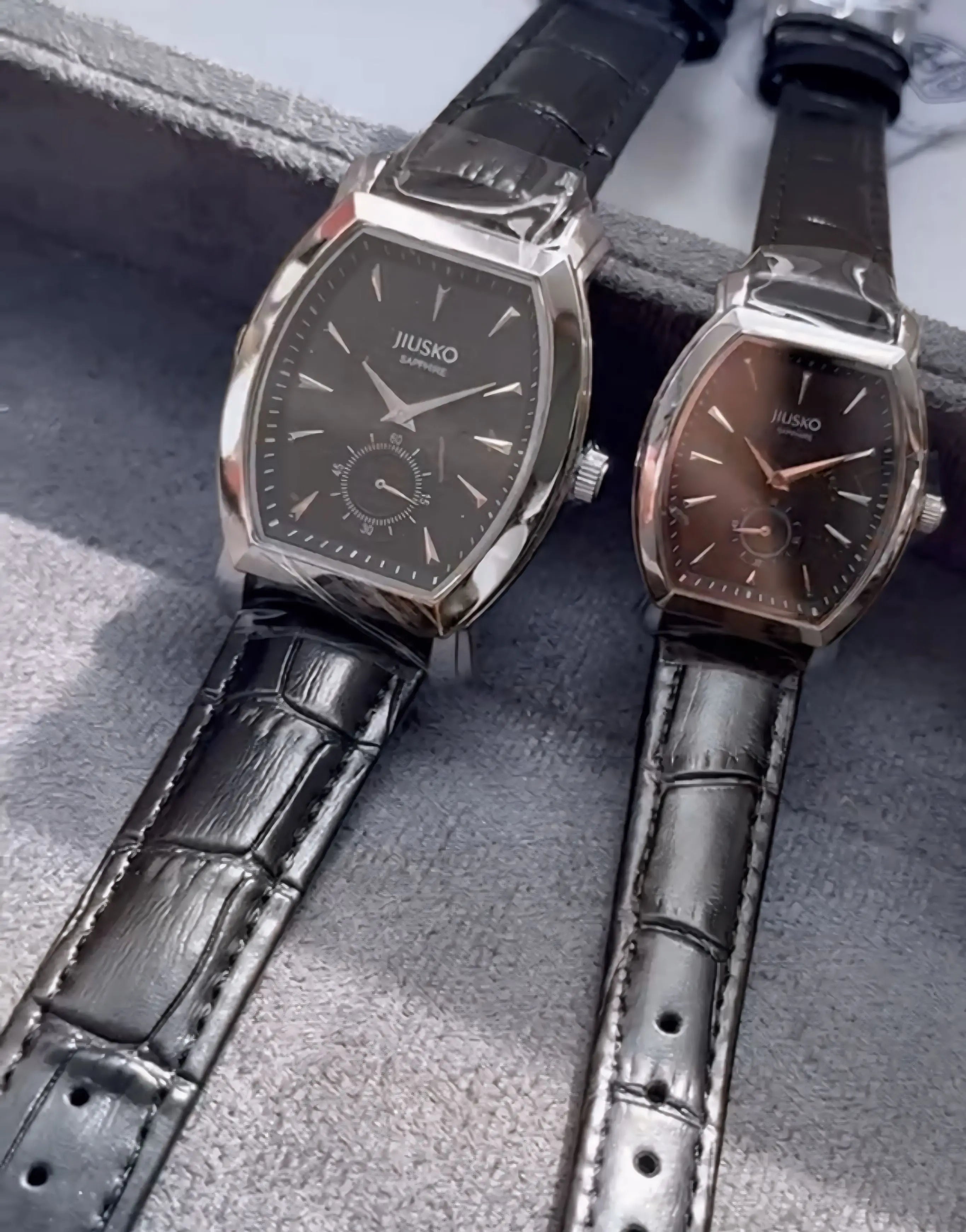 Luxury Couple Watch Set – His & Hers Quartz Wristwatches with Sapphire Crystal, Leather Strap, 3ATM Water Resistant (Black) OverflyEyki